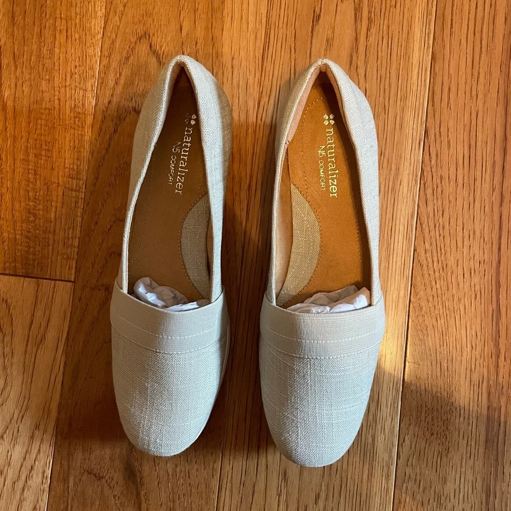 Naturalizer Cream Wedges - Picture 2 of 6